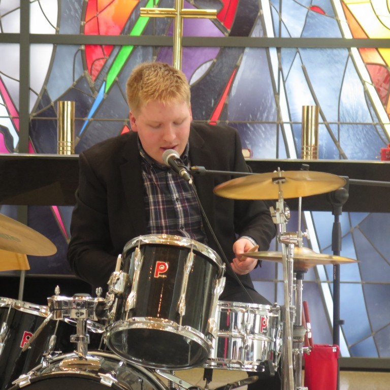 Pálmi spilaði á trommur og söng á tónleikunum.