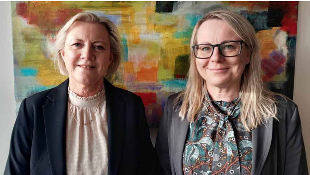 Á myndinni eru Helga Gísladóttir forstöðukona Fjölmenntar og Hildur Betty Kristjánsdóttir framkvæmda…