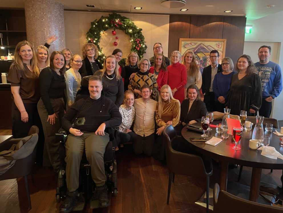 Stjórn og starfsfólk Fjölmenntar á jólahlaðborði 2025