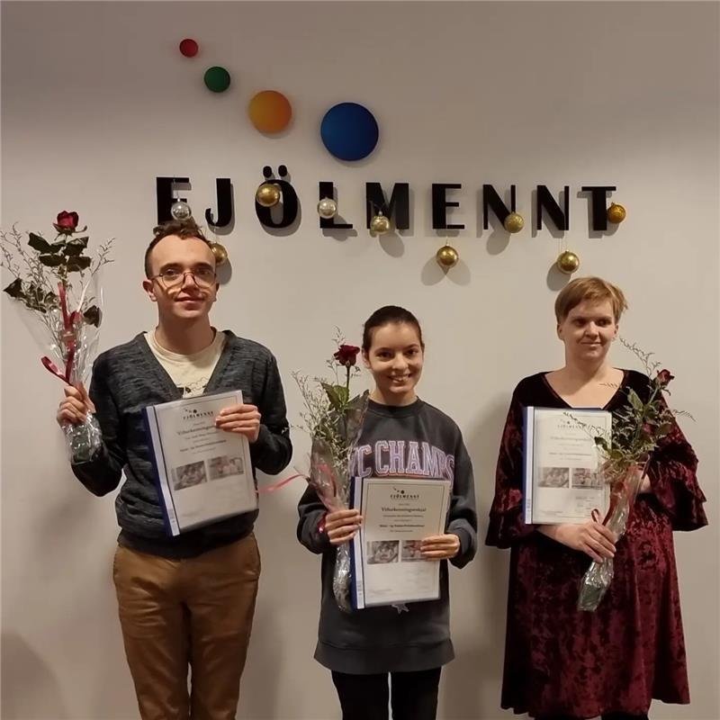 Ýmir, Aleksandra og Dagný við útskrift