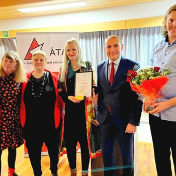 Á myndinni eru Sunnefa Gerhardsdóttir, Aileen Soffía Svensdóttir stjórnarkonur í Átaki, Margrét Norð&hellip;