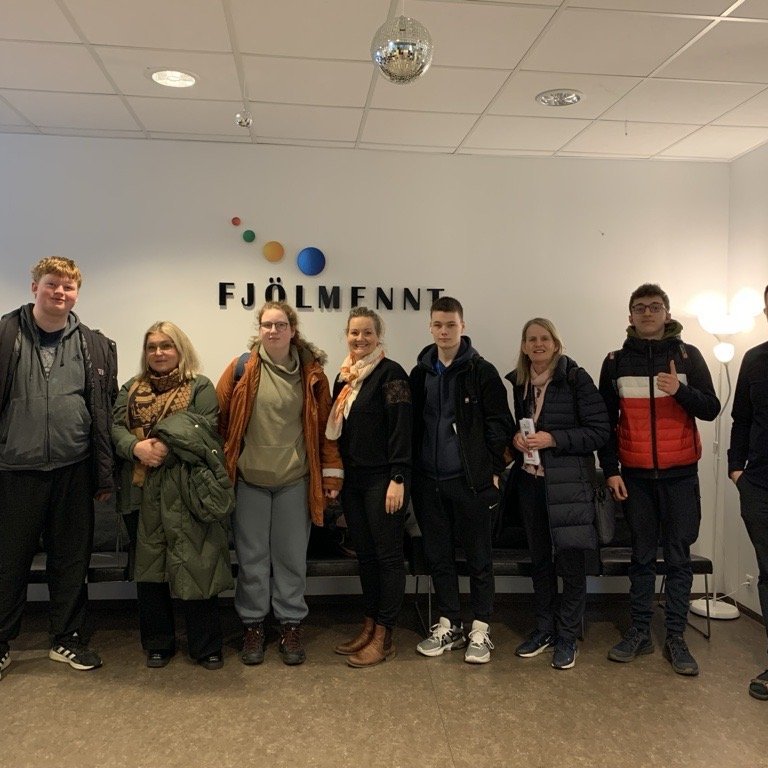 Skemmtilegur hópur frá Tækniskólanum ásamt Oddbergi forstöðumanni Fjölmenntar