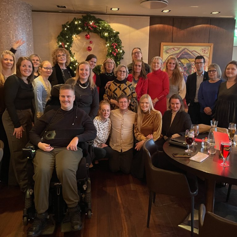Stjórn og starfsfólk Fjölmenntar á jólahlaðborði 2025
