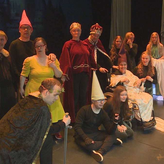 Leikhópurinn Perlan á sviði Borgarleikhúsins. 
Mynd: ruv.is - Þór Ægisson