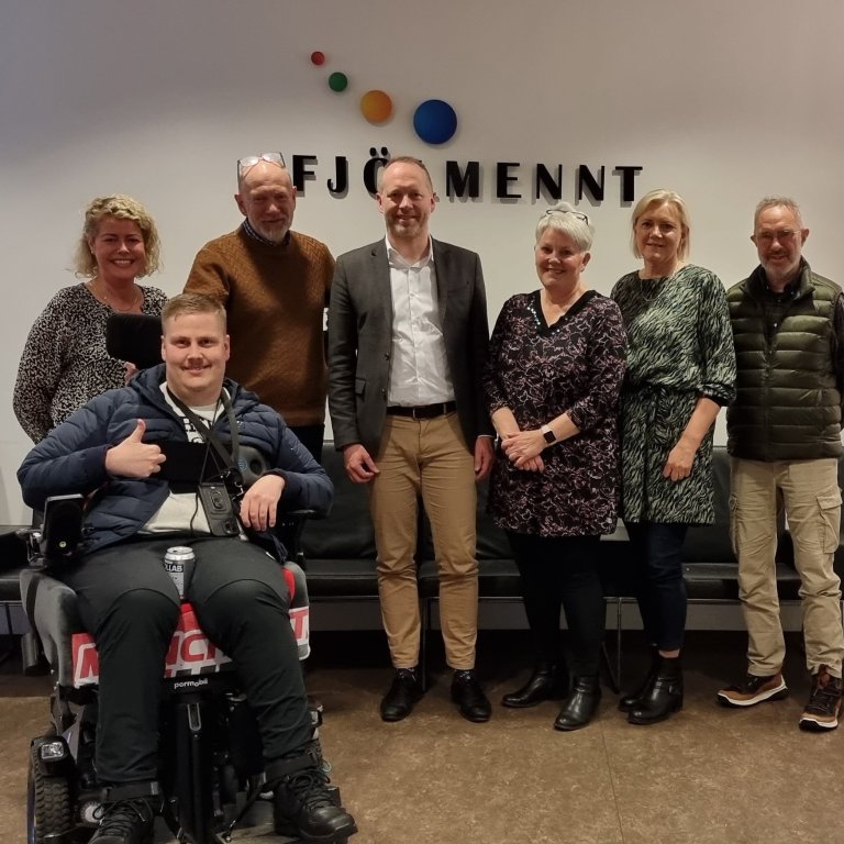 Stjórn Fjölmenntar ásamt forstöðumanni og félags- og vinnumarkaðsráðherra í lok heimsóknarinnar.